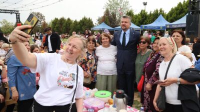 Buca Belediyesi’nin Anneler Günü etkinlikleri, Gölet Tesisleri’nde düzenlenen dev piknik