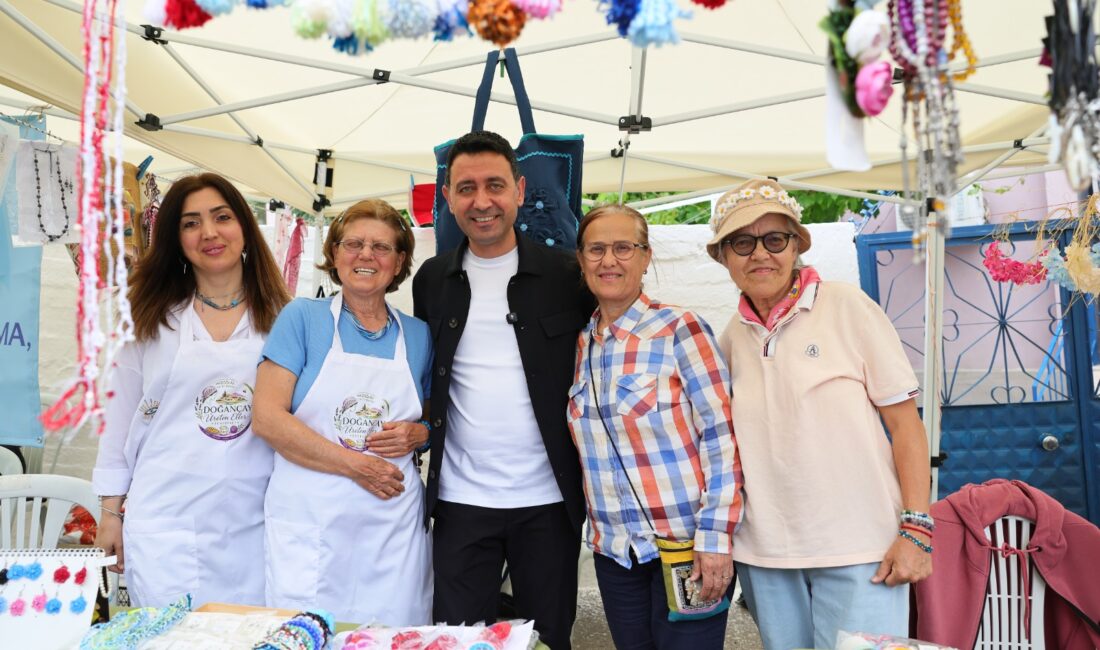 Bayraklı’da dayanışma festivali: Kadın emeği öne çıktı Bayraklı Belediyesi’nin düzenlediği Doğançay Üreten Eller Festivali’nde 88 kadın emeği