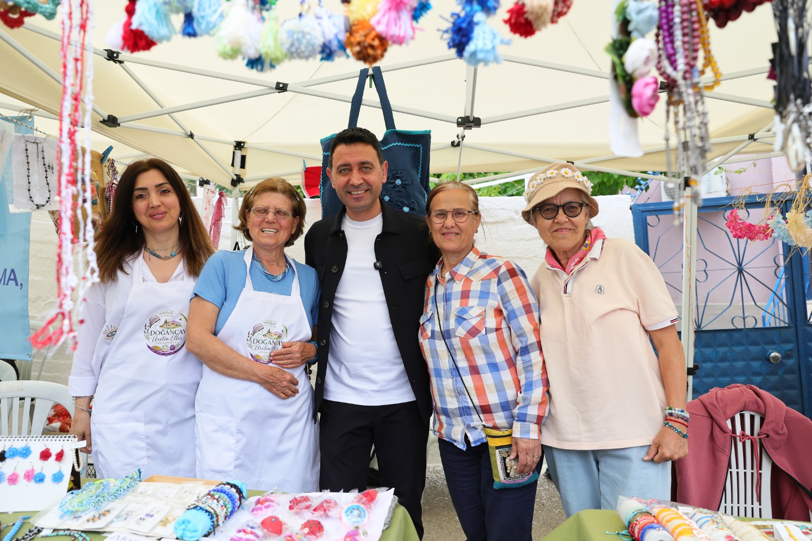 Bayraklı Belediyesi’nin düzenlediği Doğançay Üreten Eller Festivali’nde 88 kadın emeği