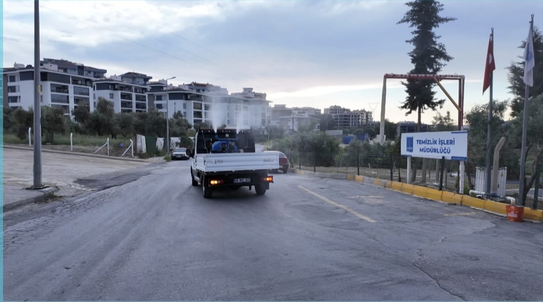 Aydın Büyükşehir’in ilaçlama işini halk sağlığı adına Kuşadası Belediyesi yaptı Yaz mevsiminin başlaması ve Kurban Bayramı tatili nedeniyle nüfus yoğunluğunun