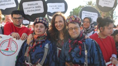 Karşıyaka Belediyesi, Dünya Engelli Farkındalığı Haftası kapsamında bisiklet turu, konser,