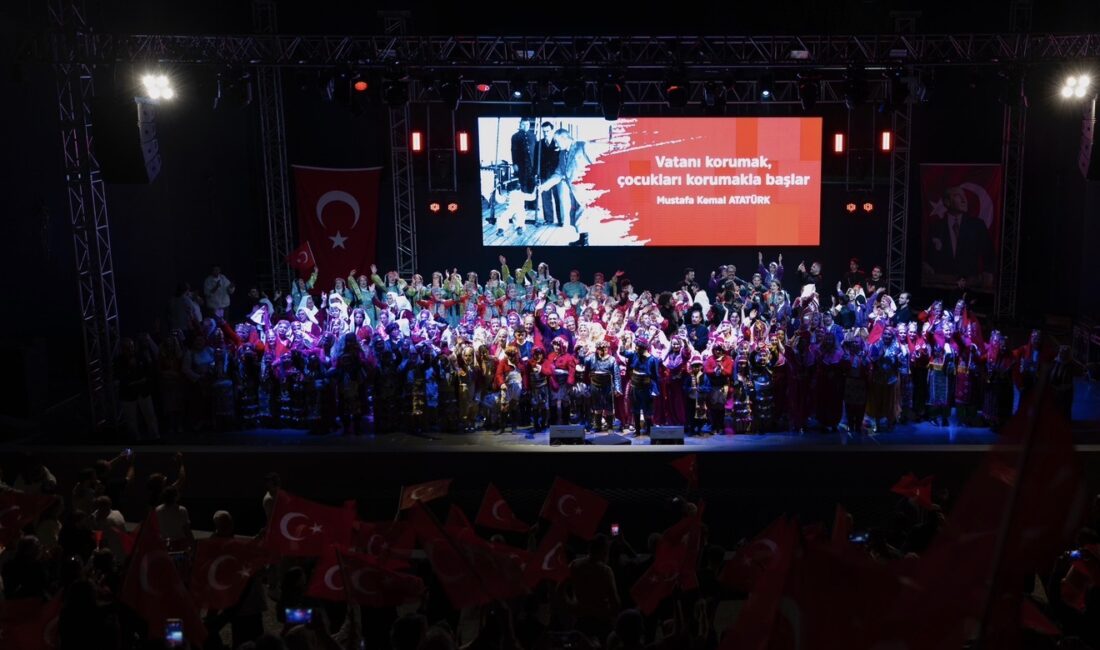 Balçova’da 19 Mayıs kutlamaları zeybek gösterileri, halk dansları ve konserlerle