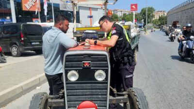 Kuşadası’nda hafriyat taşımacılığı sırasında gerekli önlemleri almadan yolu kirleten iki