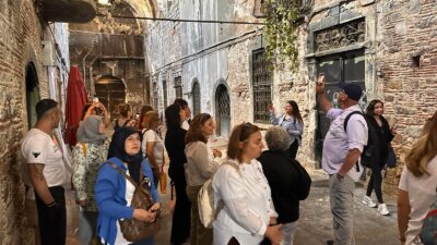 Konak Belediyesi’nin Kemeraltı Şenliği kapsamında düzenlediği Kültürel Miras Gezileri yoğun
