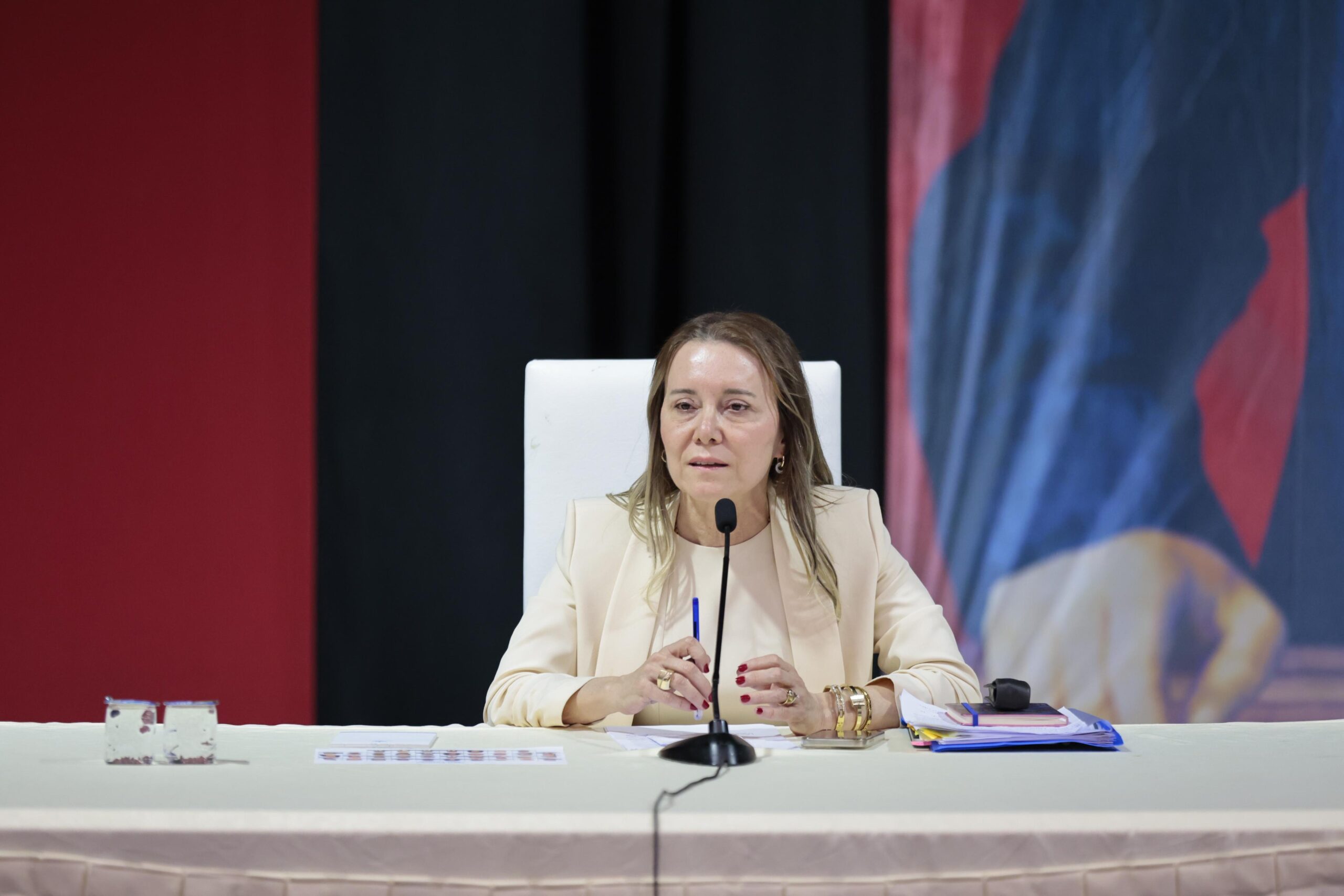 Konak Belediye Başkanı Nilüfer Çınarlı Mutlu, kendisi ve CHP’li meclis