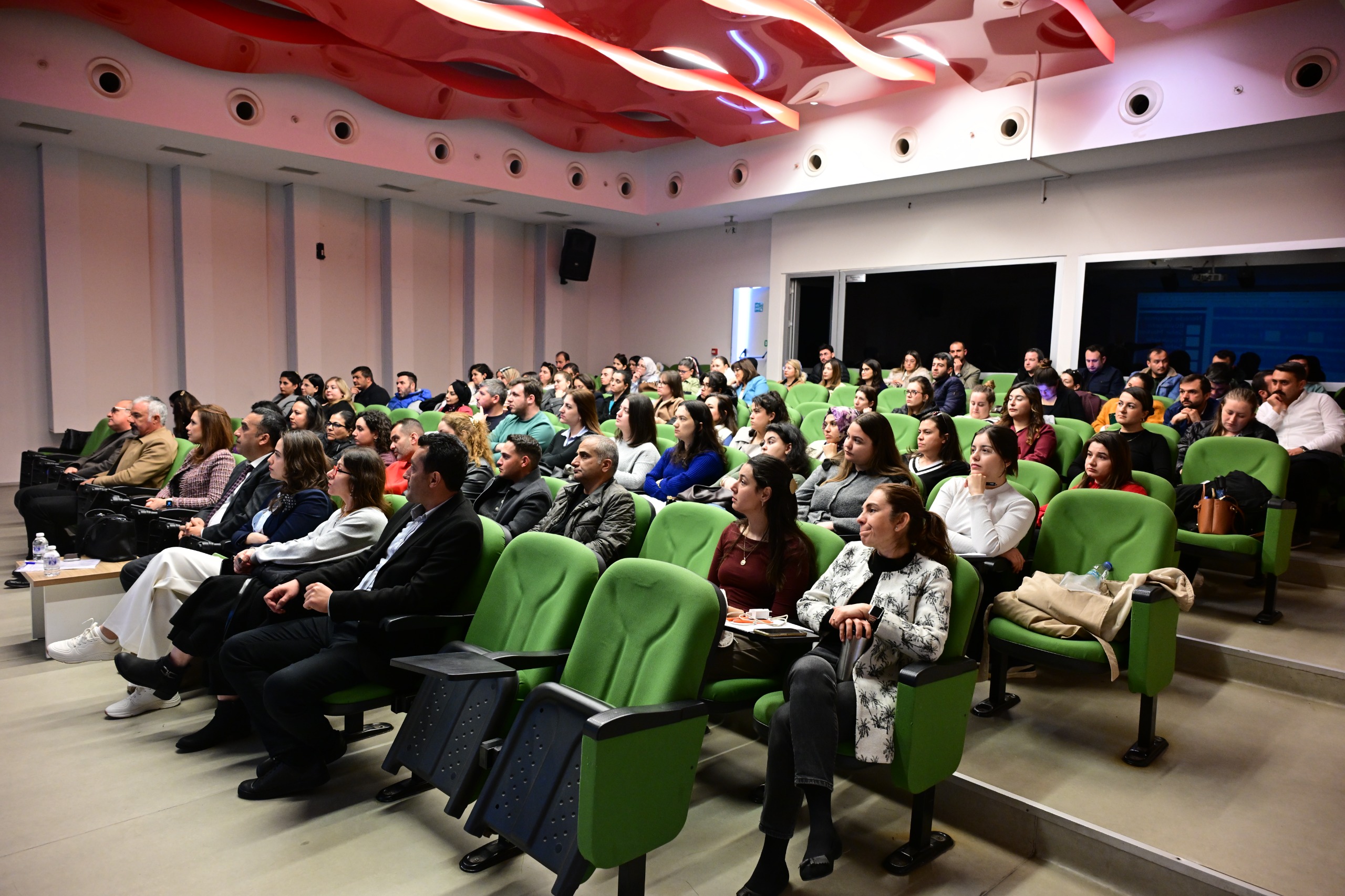 Manisa Büyükşehir Belediyesi Eğitim Merkezleri’nde görev yapan öğretmenlere yönelik düzenlenen