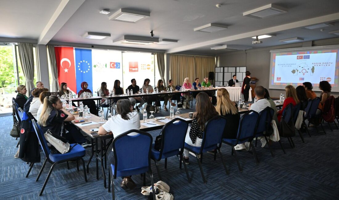Manisa Büyükşehir Belediyesi ev sahipliğinde düzenlenen Kadın Dostu Kentler Programı