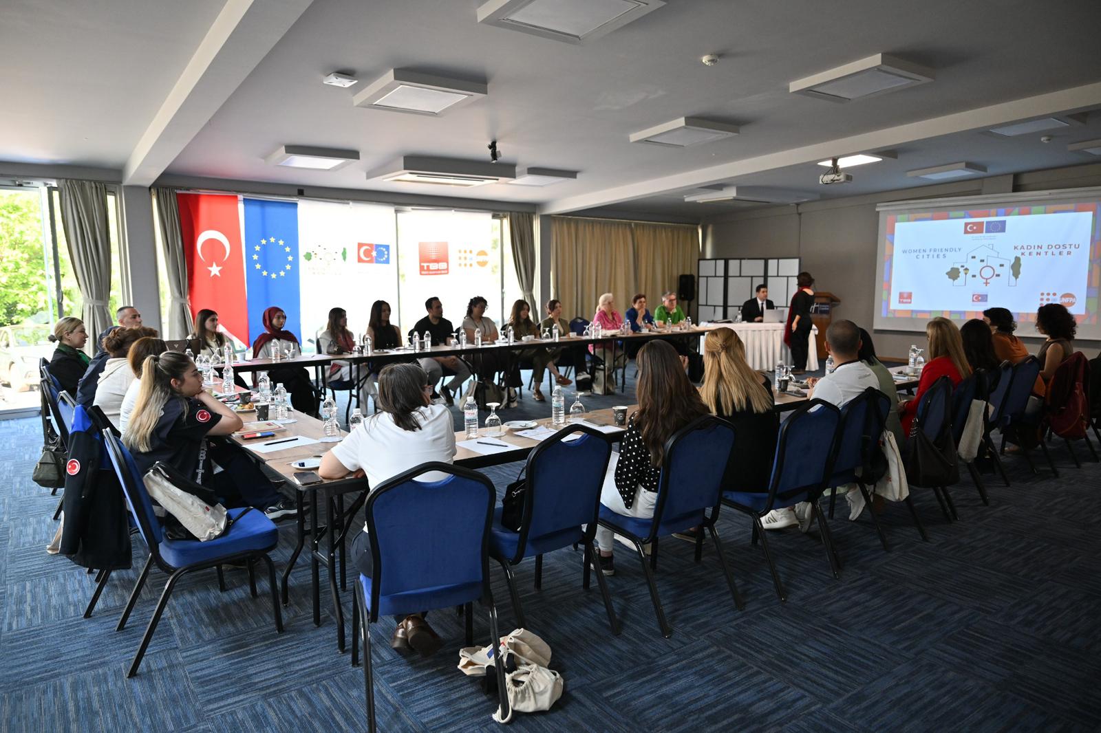 Manisa Büyükşehir Belediyesi ev sahipliğinde düzenlenen Kadın Dostu Kentler Programı