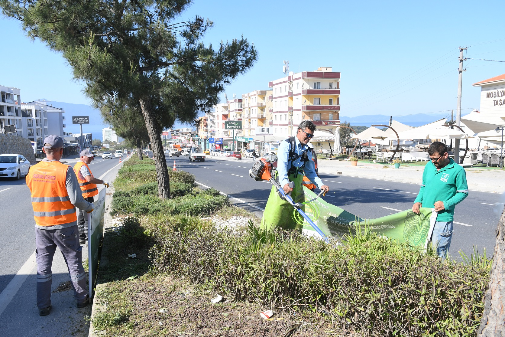 Kuşadası Belediyesi, Kurban Bayramı öncesi kent genelinde çevre düzenleme çalışmalarını