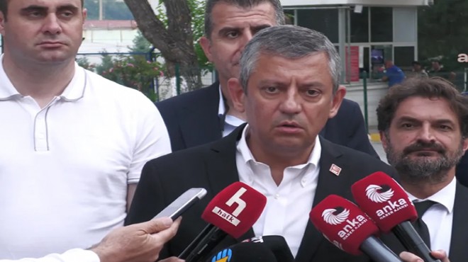 Özel’den İzmir’de Soyer ve Aslanoğlu’na ziyaret… ‘Satılık haram araç’ ve ‘grup toplantısı’ yanıtı CHP lideri Özgür Özel, Buca Cezaevi'nde Tunç Soyer ve Şenol