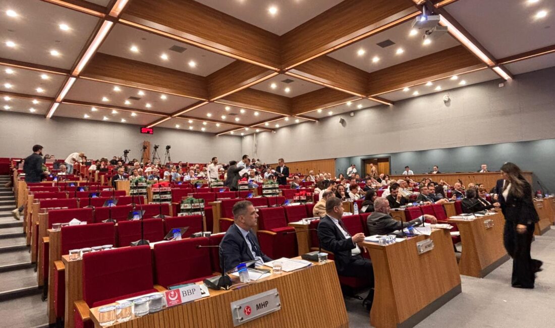 İzmir Büyükşehir Belediye Meclisi, AKP'li ve MHP’li üyeler katılım sağlamadığı