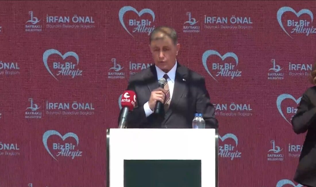 Bayraklı’da ‘Özel’ açılış: Başkan Tugay’dan sosyal belediyecilik vurgusu CHP Lideri Özgür Özel’in katılımıyla Bayraklı Belediyesi toplu açılış töreni