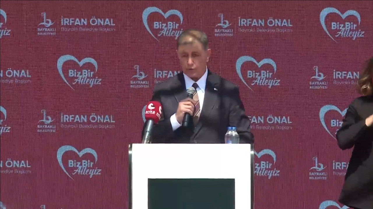 CHP Lideri Özgür Özel’in katılımıyla Bayraklı Belediyesi toplu açılış töreni