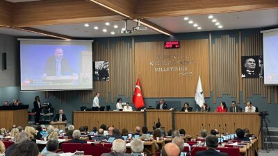 İzmir Büyükşehir Belediyesi’nin 2025 kesin hesabı meclisten oy çokluğu ile
