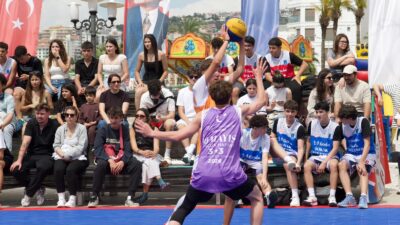 Kuşadası Belediyesi’nin düzenlediği 3x3 Basketbol Turnuvası, hayatını kaybeden genç sporcu