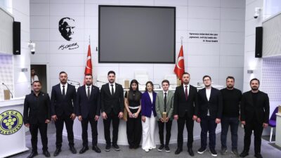 Buca’da düzenlenen Gençlik Gelecektir Meclisi’nde gençler, demokrasi, Cumhuriyet ve katılımcı