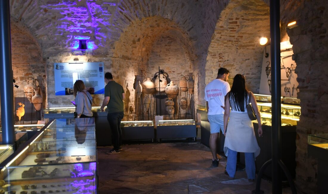 Kuşadası’nda tarih yolculuğu: Güvercinada’ya yoğun ilgi Kuşadası’ndaki Deniz Ticaret Tarihi Sergi Alanı’nı açıldığı günden bu yana