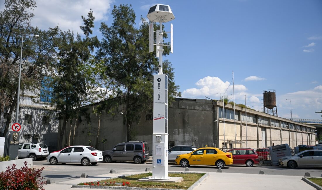 Bornova’da enerji hamlesi: Hibrit direk projesi başladı Bornova Belediyesi, parklarda güneş ve rüzgar enerjisiyle çalışan hibrit direkleri