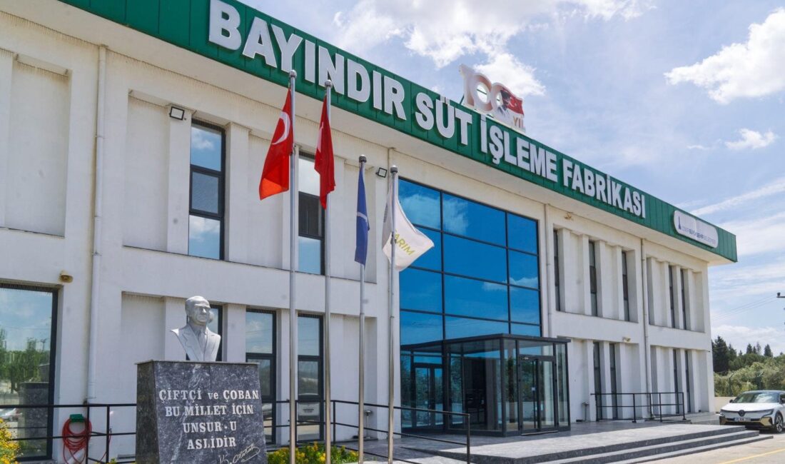 İzmir Büyükşehir Belediyesi bünyesindeki 100’üncü Yıl Bayındır Süt İşleme Tesisi’nde