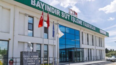İzmir Büyükşehir Belediyesi bünyesindeki 100’üncü Yıl Bayındır Süt İşleme Tesisi’nde