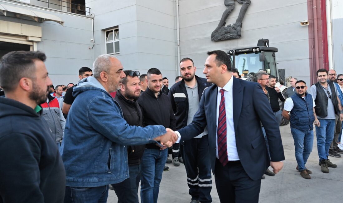 Bornova Belediye Başkanı Ömer Eşki, 1 Mayıs kapsamında belediye işçileriyle