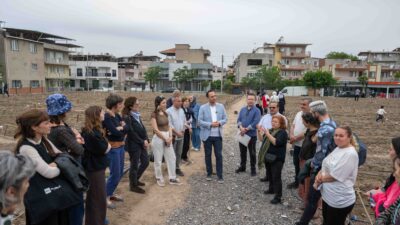 Bornova Belediyesi’nin kent bostanlarında yazlık fide dikimleri başladı. Avrupa’dan gelen