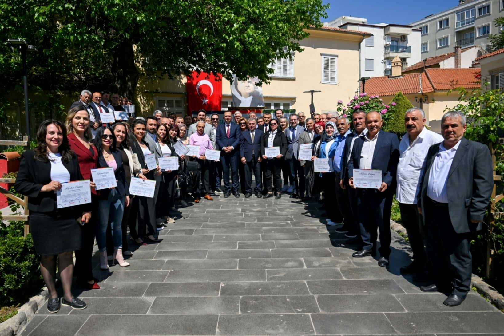Bornova Belediyesi öncülüğünde 6 ay süren Bornova Muhtarlar Akademisi tamamlandı.