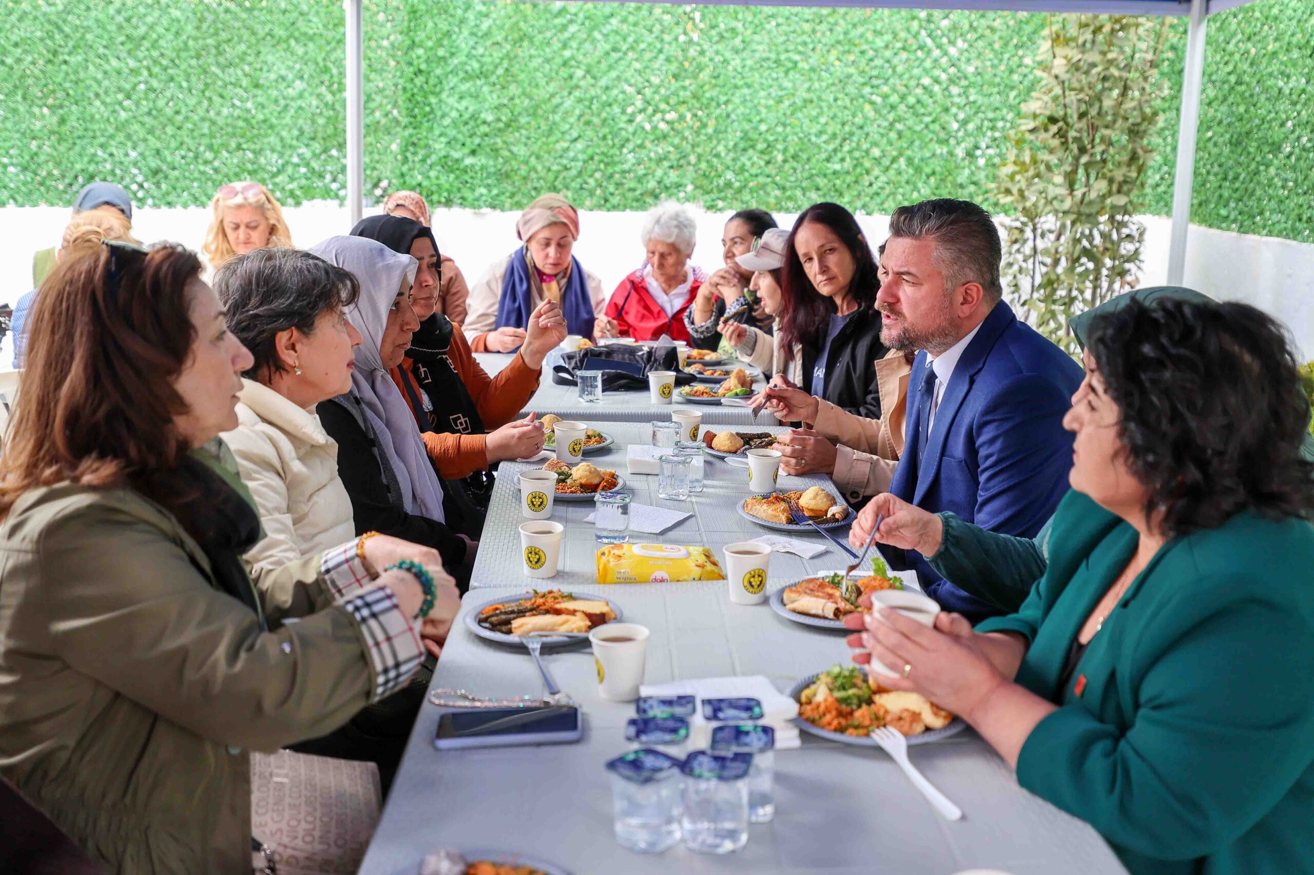 Buca Belediye Başkanı Görkem Duman, Gülşah Durbay Kadın Danışma Merkezi’nde