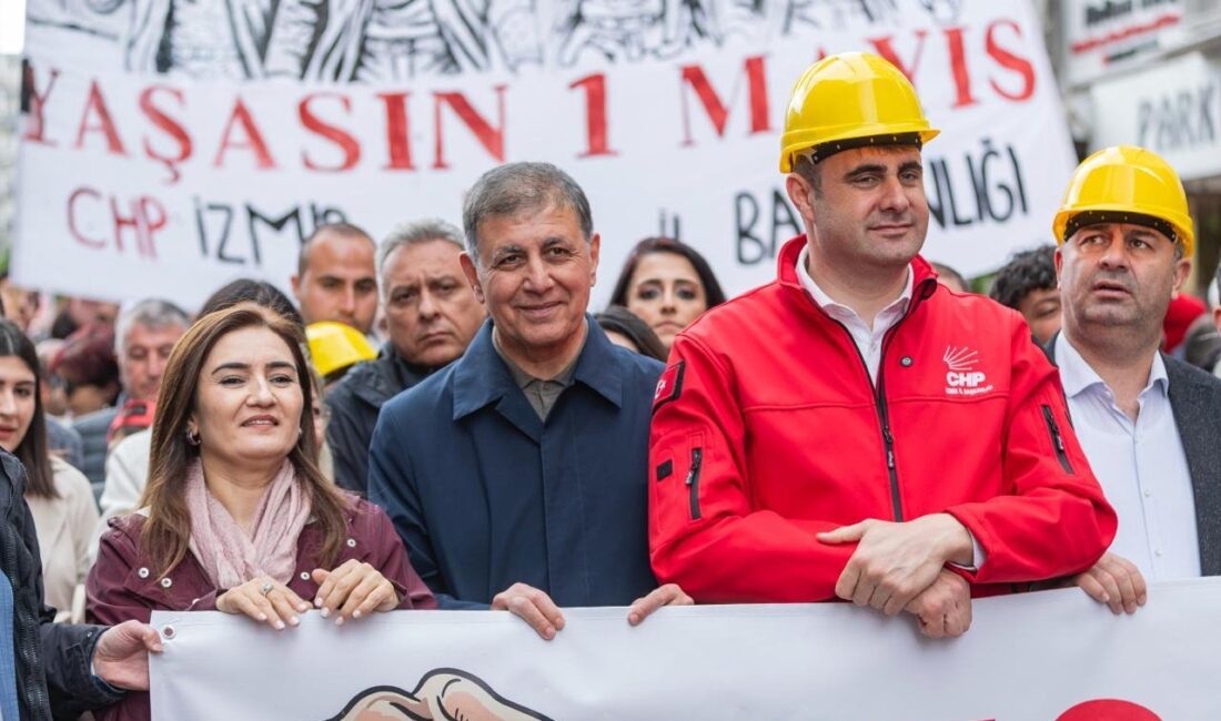 İzmir Büyükşehir Belediye Başkanı Cemil Tugay, 1 Mayıs kutlamalarında emekçilerin
