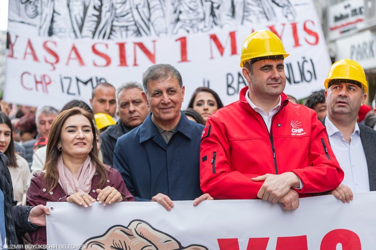 İzmir Büyükşehir Belediye Başkanı Cemil Tugay, 1 Mayıs kutlamalarında emekçilerin