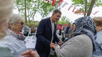 İzmir Büyükşehir Belediye Başkanı Cemil Tugay, Anneler Günü kapsamında şehit