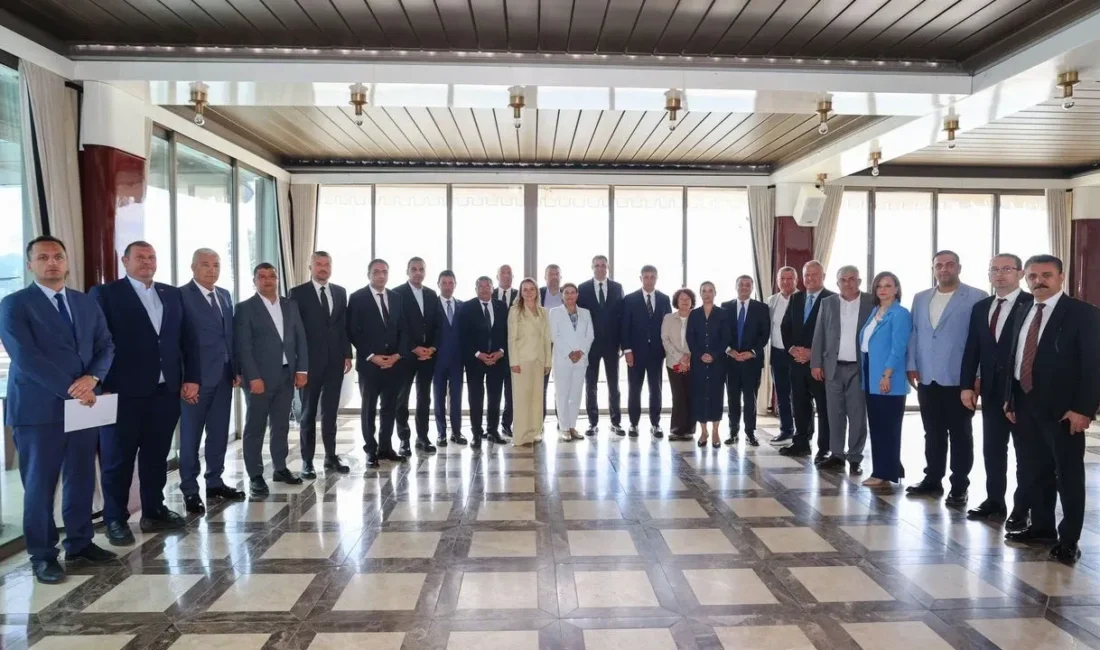 CHP’li belediye başkanları, CHP İzmir İl Başkanı Çağatay Güç başkanlığında