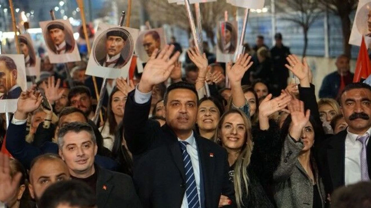 Çiğli Belediyesi’nin düzenlediği 19 Mayıs korteji, 19 Mayıs Salı günü