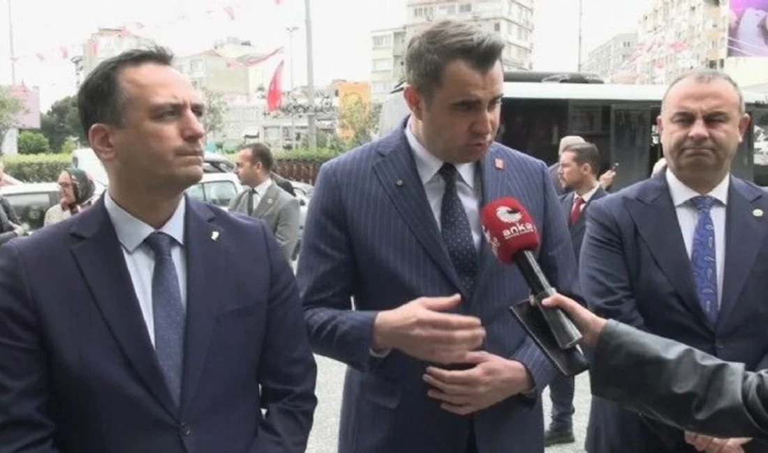 CHP İzmir örgütü, Bornova’da esnaf ve vatandaşlarla bir araya geldi.