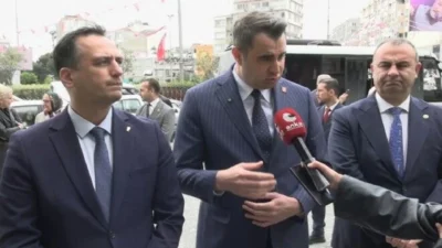 CHP İzmir örgütü, Bornova’da esnaf ve vatandaşlarla bir araya geldi.
