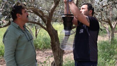 İzmir Büyükşehir Belediyesi, zorlu koşullarda var olma mücadelesi veren çiftçiyi