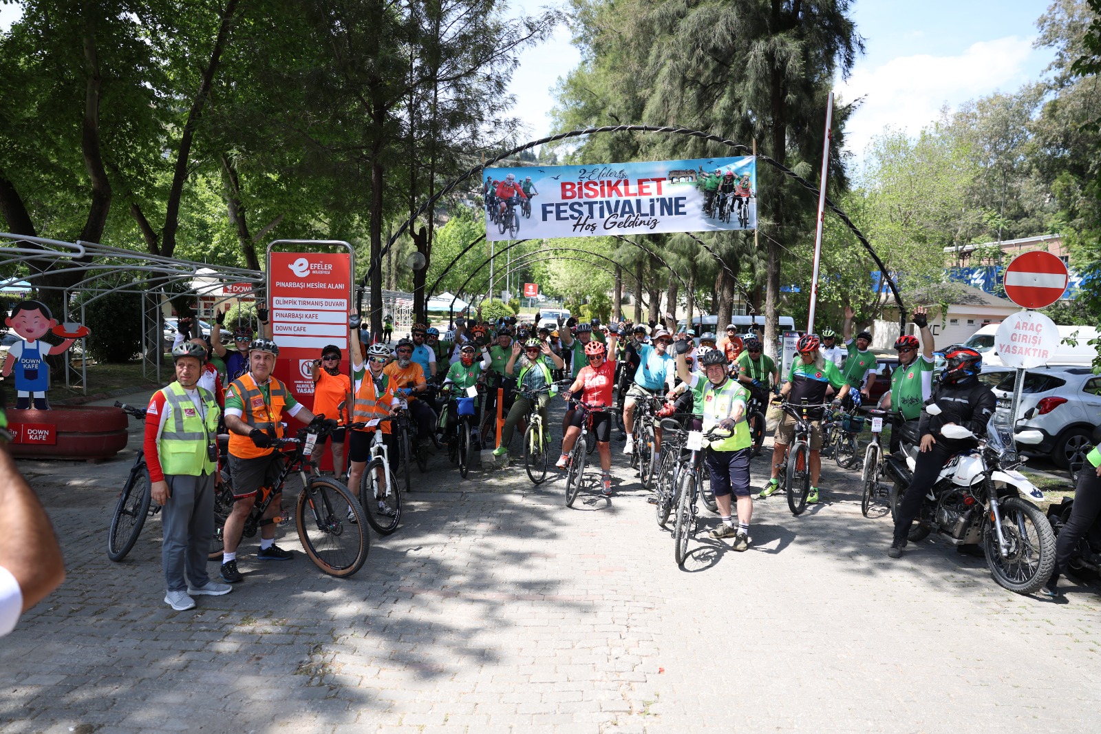 Efeler’de 2. Bisiklet Festivali başladı. 150 bisikletçinin katıldığı etkinlikte tarihi