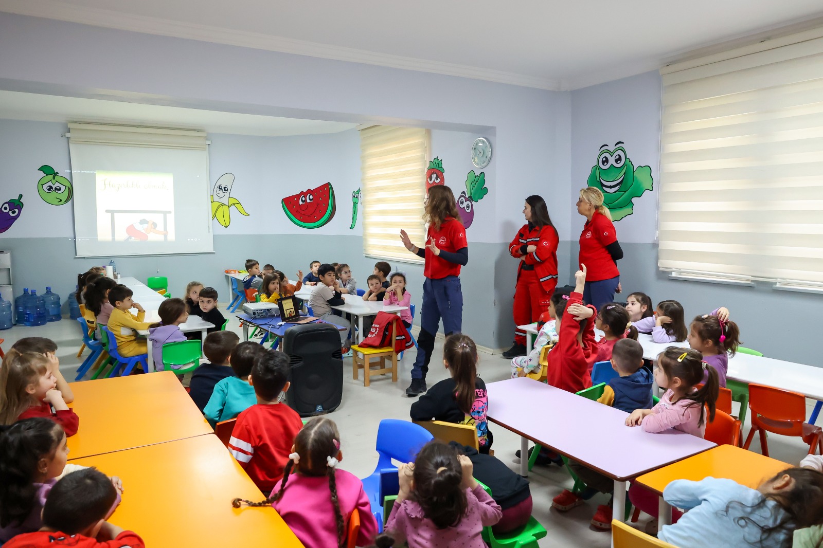 Efeler Belediyesi’nin çocukların eğitim ve sosyal gelişimini desteklemek amacıyla hizmet
