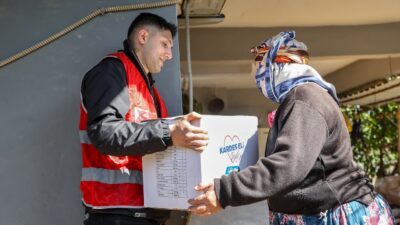 Efeler Belediyesi’nin evde bakım, giyim desteği ve gıda yardımı gibi