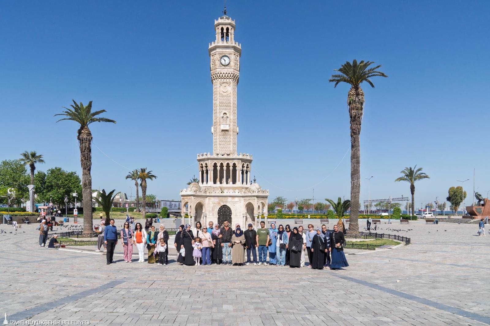 İzmir Büyükşehir Belediyesi’nin emeklilere yönelik sosyal ve ekonomik destekleri sürüyor.