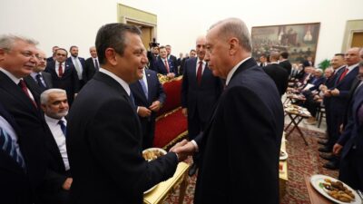 Cumhurbaşkanı Recep Tayyip Erdoğan ile CHP Genel Başkanı Özgür Özel,