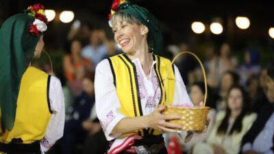 Menderes Belediyesi’nin düzenlediği Uluslararası Mandalina Çiçeği Festivali’nde 4 ülkeden halk