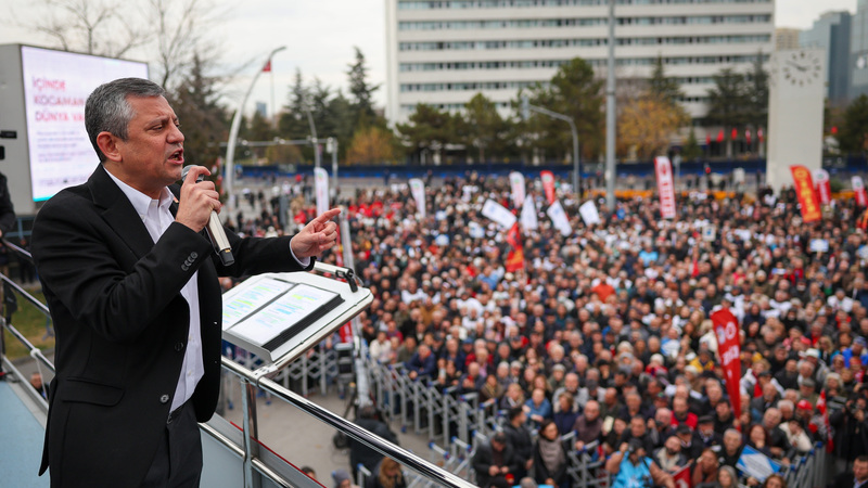 CHP’den “mutlak butlan” kararı sonrası genel merkez binası önüne toplanma çağrısı! CHP’de “mutlak butlan” kararının ardından MYK olağanüstü toplandı, partililer Genel