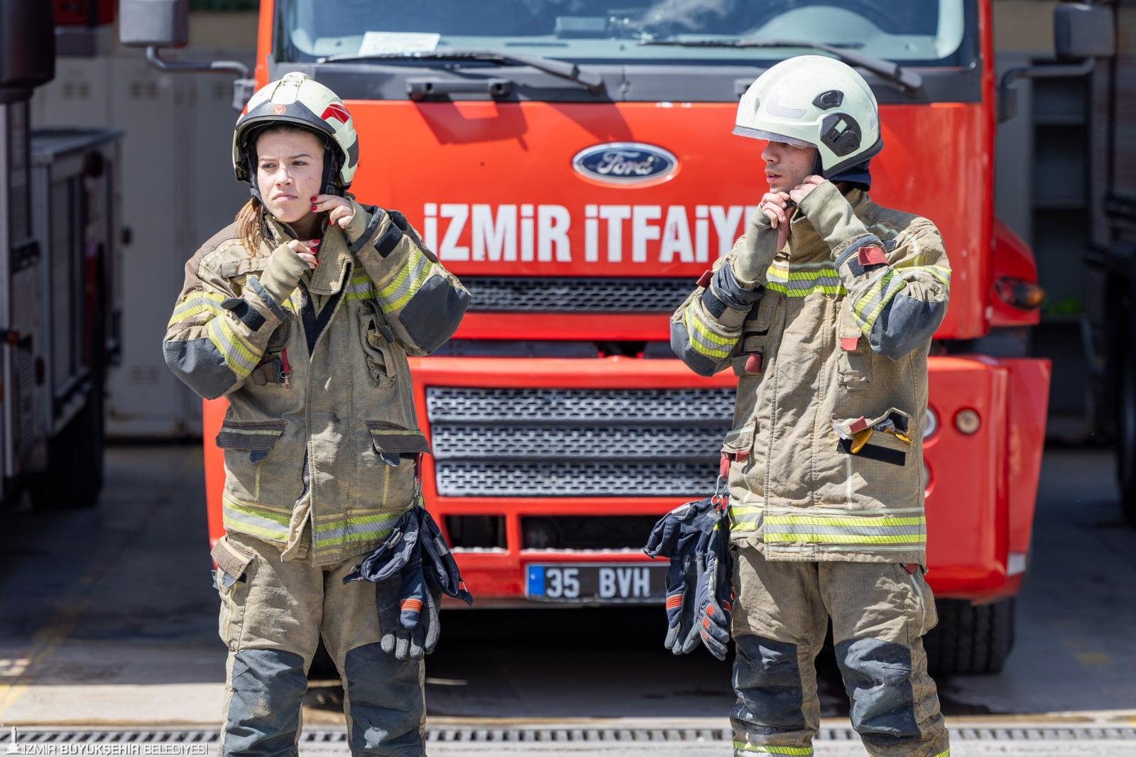 İzmir Büyükşehir Belediyesi’nde göreve başlayan 19 yaşındaki Arda Çellik ile