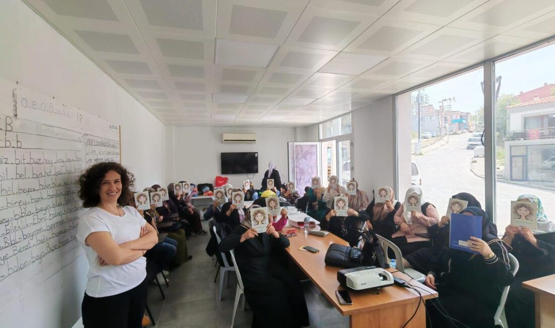 İzmir Büyükşehir Belediyesi tarafından düzenlenen kadın sağlığı seminerleriyle kadınların doğru