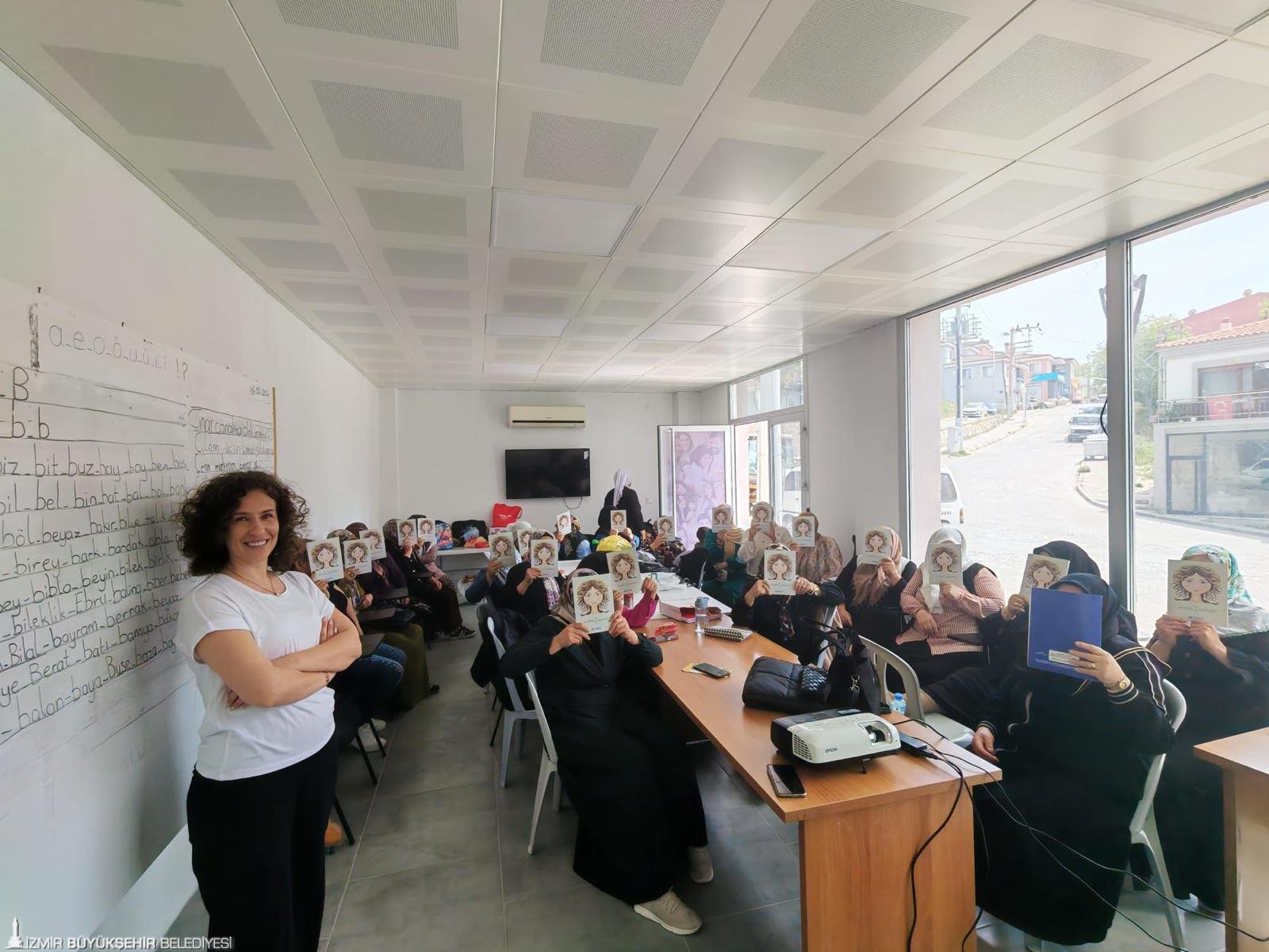 İzmir Büyükşehir Belediyesi tarafından düzenlenen kadın sağlığı seminerleriyle kadınların doğru