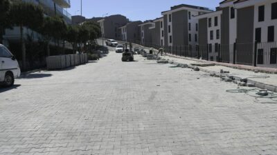 Kuşadası Belediyesi’nin Değirmendere Mahallesi’nde yürüttüğü 10 bin metrekarelik yol çalışmasında