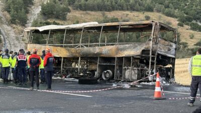 İzmir-Antalya seferini yapan 37 yolcu ve 3 görevliyi taşıyan otobüs,
