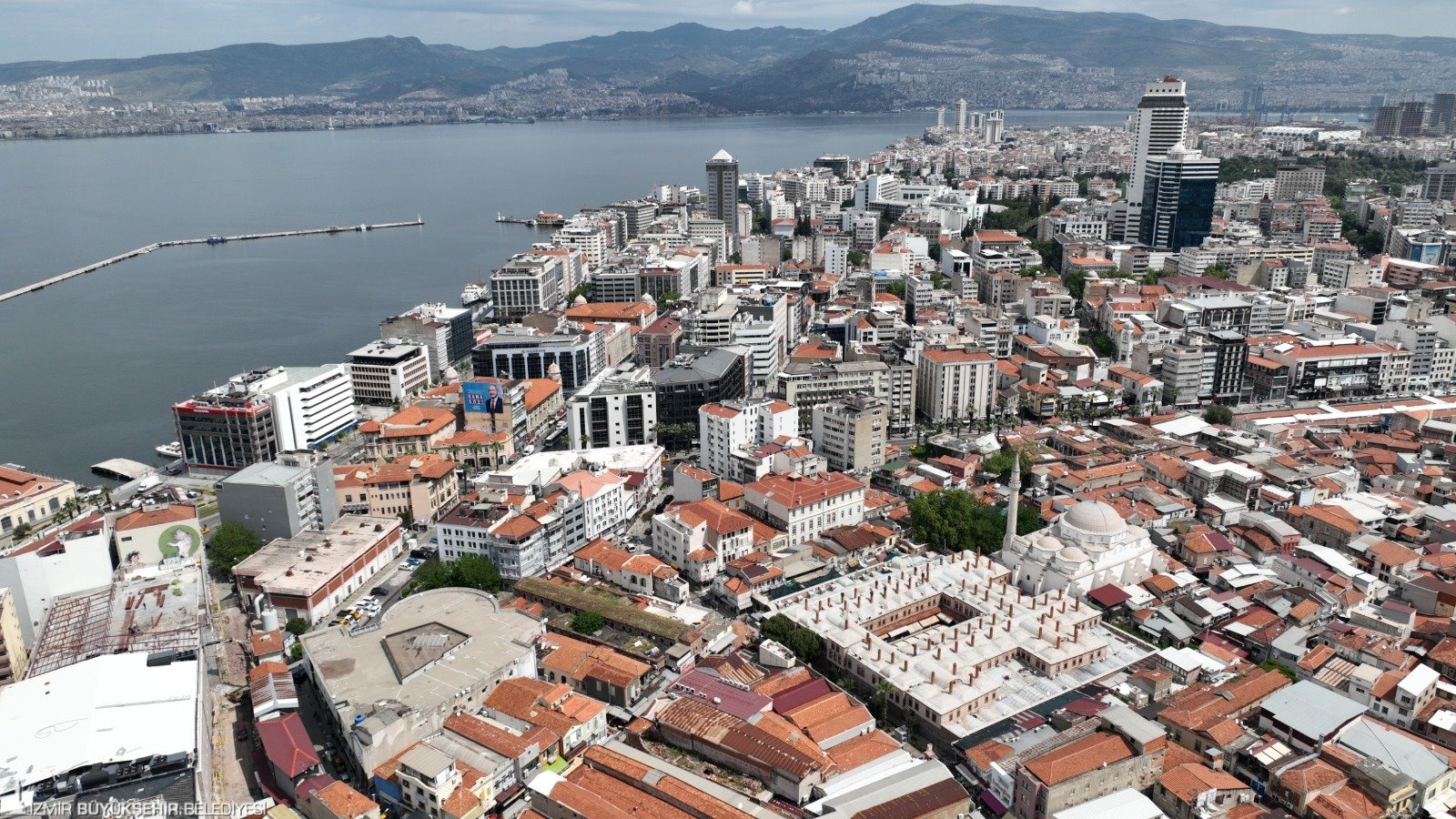 İzmir Büyükşehir Belediyesi’nin riskli yapıların dönüşümü için kurduğu “İzmir Yenileniyor”