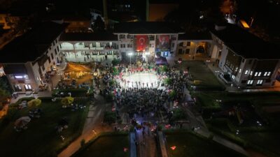 Menderes Belediyesi’nin düzenlediği Mandalina Çiçeği Festivali’nde Türkiye, Kazakistan, Gürcistan ve